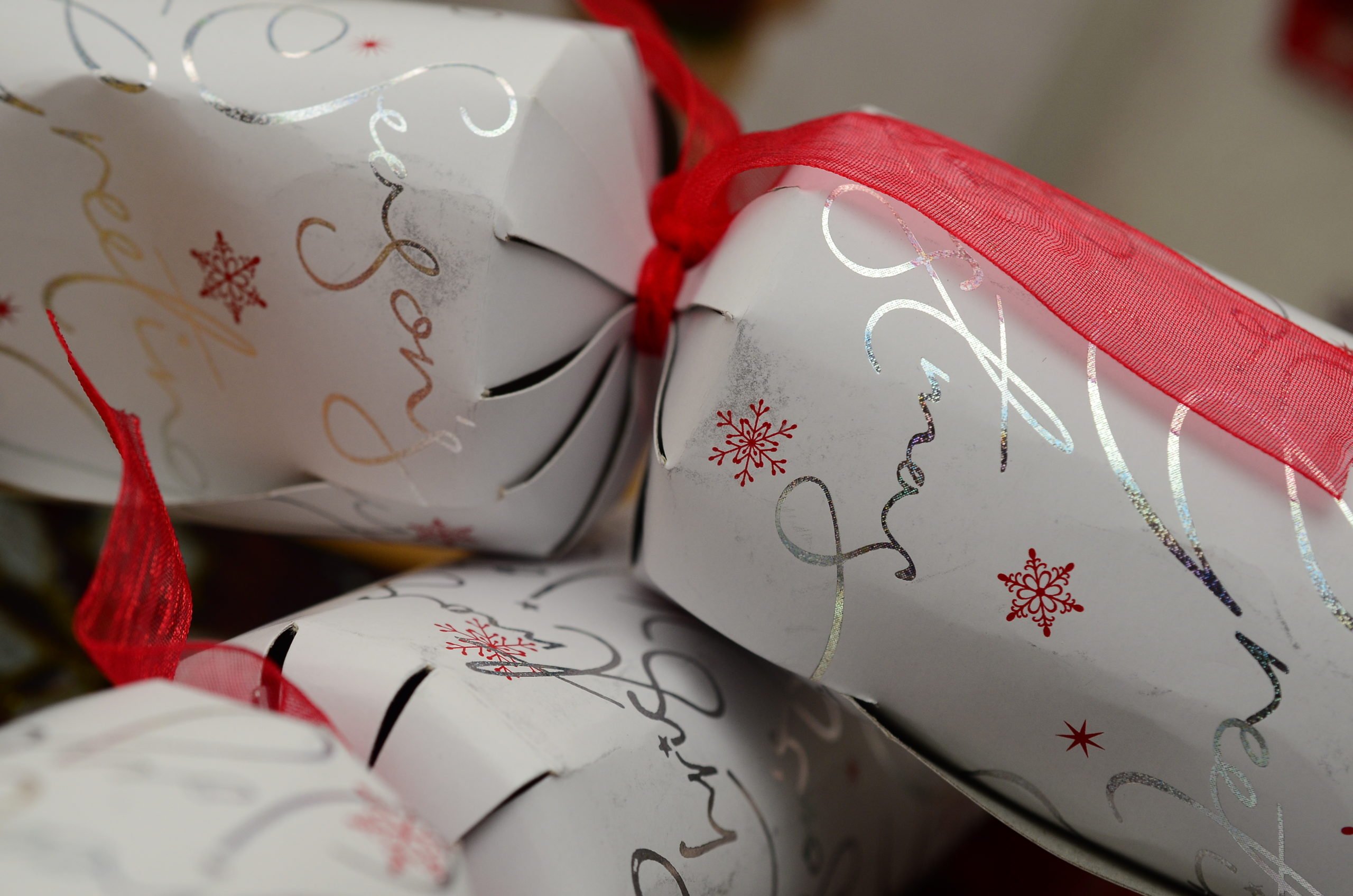 How to make Christmas crackers